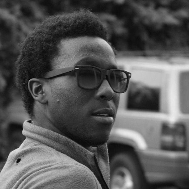 headshot, portrait, young men, looking at camera, person, close-up, young adult, sunglasses, focus on foreground, lifestyles, mid adult men, front view, head and shoulders, leisure activity, beard, mid adult, stubble, car