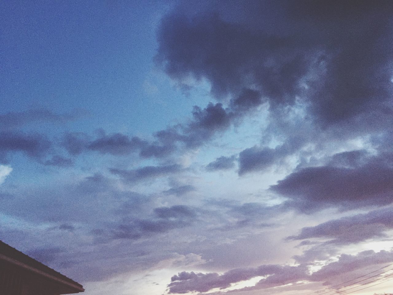 sky, cloud - sky, cloudy, beauty in nature, scenics, tranquility, weather, low angle view, tranquil scene, nature, cloud, cloudscape, blue, overcast, outdoors, idyllic, no people, day, dusk, dramatic sky