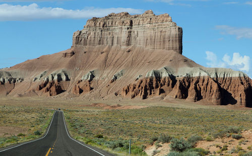 Diminishing perspective of road against mountain