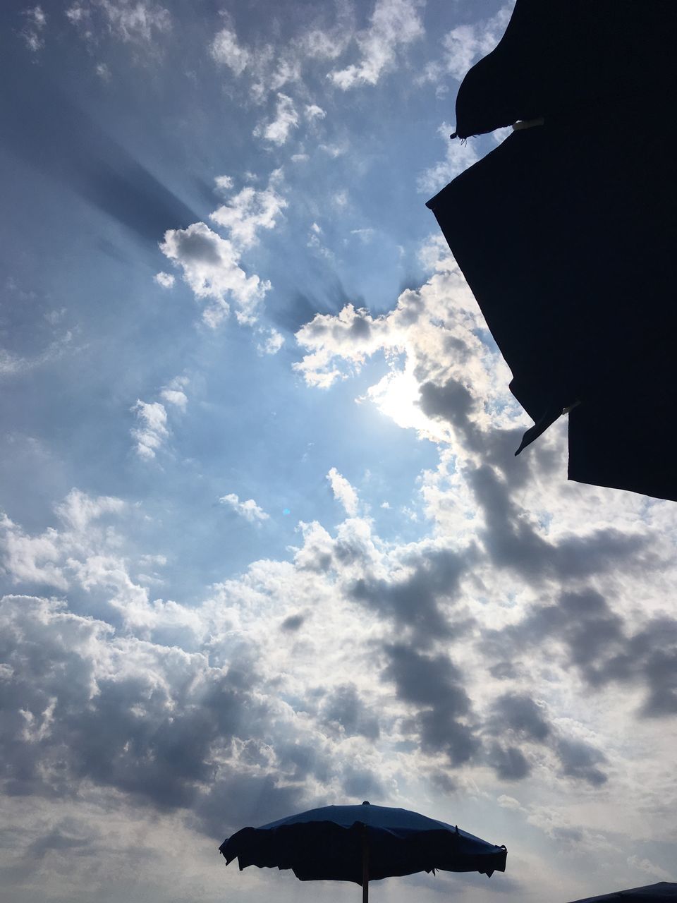 LOW ANGLE VIEW OF SILHOUETTE BUILDING AGAINST CLOUDY SKY