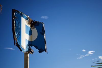 Rusty parking sign. 