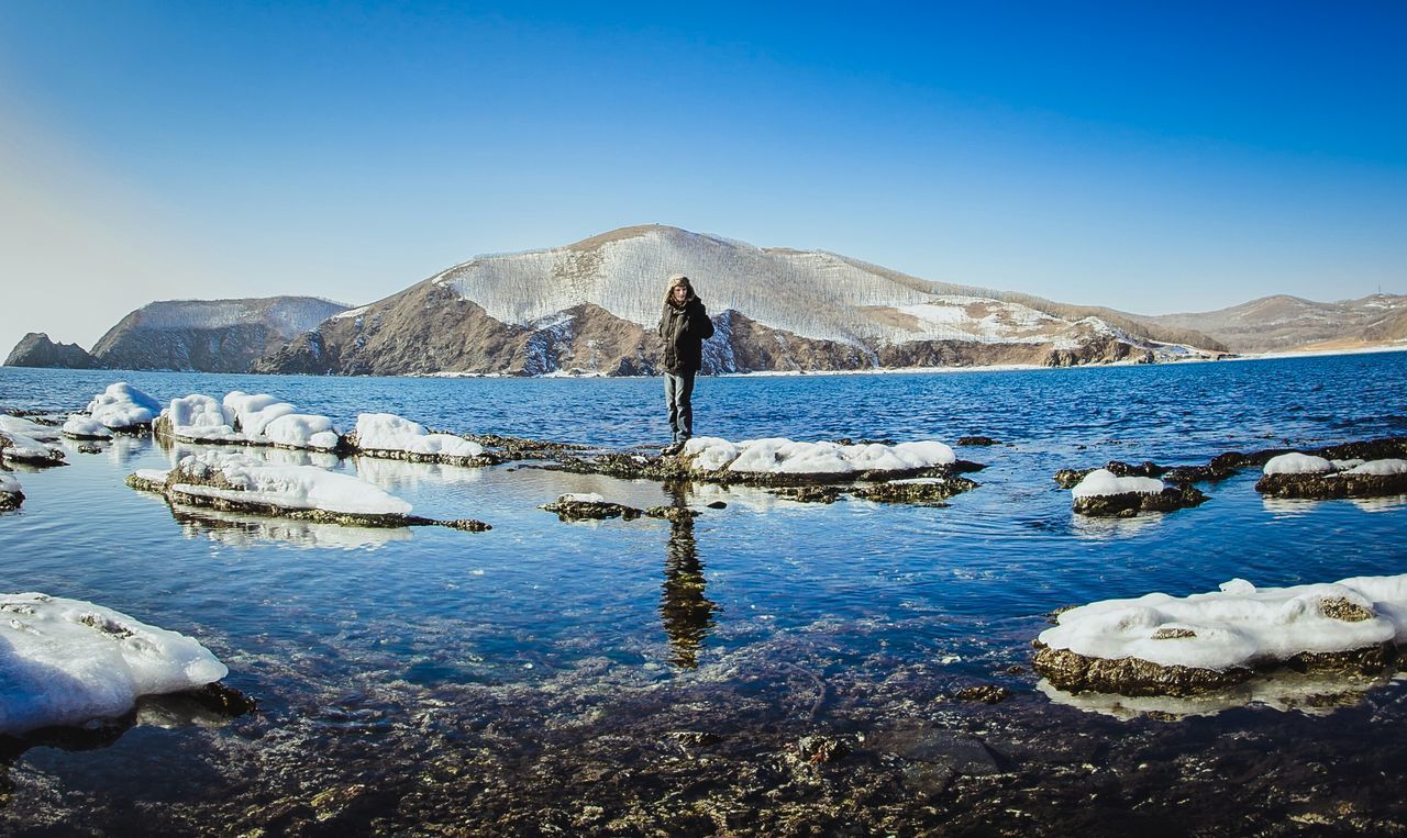 water, blue, clear sky, mountain, snow, winter, tranquil scene, lake, tranquility, cold temperature, copy space, scenics, beauty in nature, mountain range, nature, season, reflection, frozen, day, idyllic