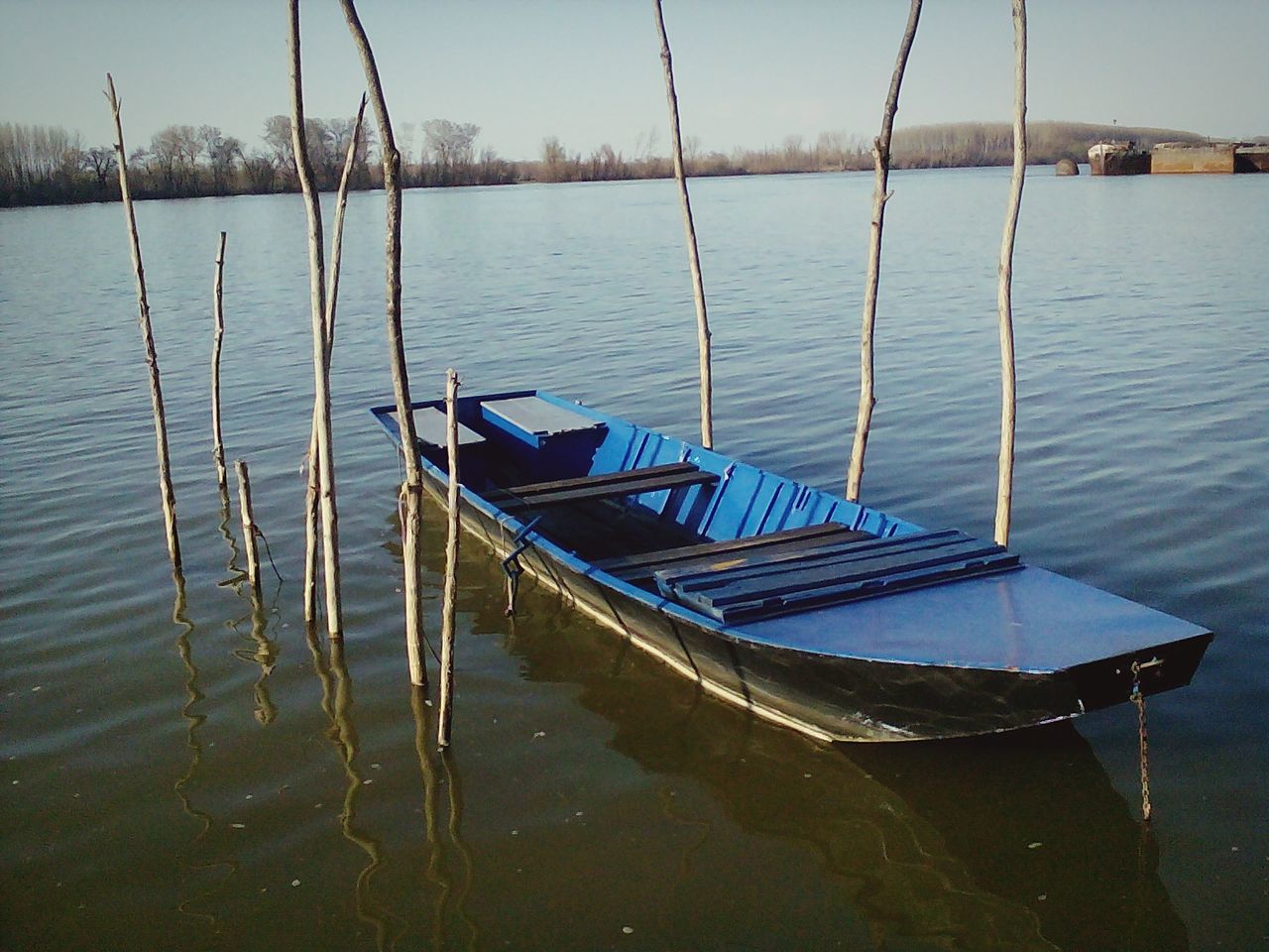 water, nautical vessel, moored, boat, transportation, tranquility, sea, reflection, tranquil scene, mode of transport, lake, nature, pier, jetty, scenics, absence, rippled, day, beauty in nature, outdoors