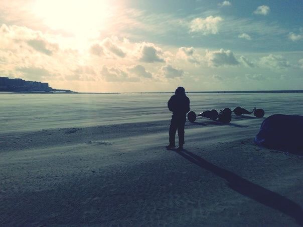 SILHOUETTE MAN PHOTOGRAPHING SEA AGAINST SKY