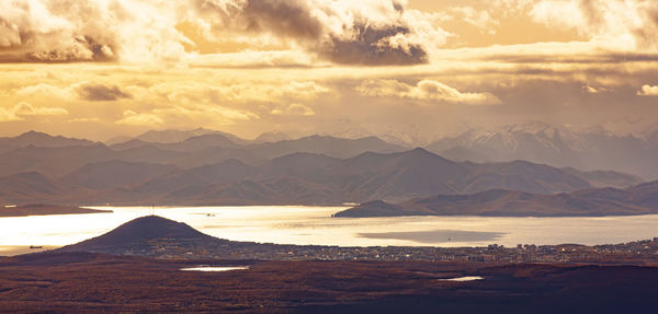 Evening view from the hill of the city of petropavlovsk-kamchatsky - russia