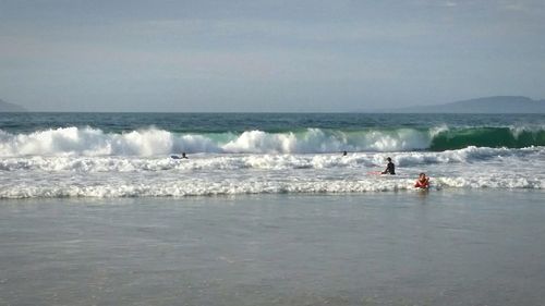 Waves splashing in sea