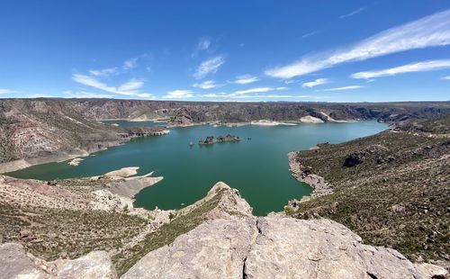 High angle view of lake against sky - embalse valle grande