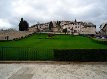 Beautiful garden in the historic city of assisi in umbria, italy - an unesco world heritage site