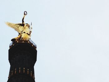 Low angel view of victory column against clear sky