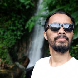 Portrait of young man wearing sunglasses