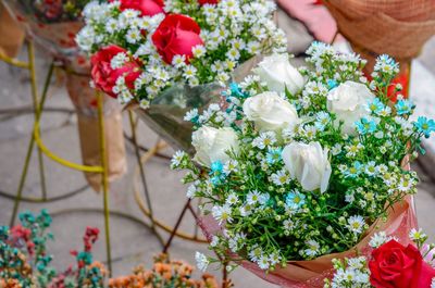 Close-up of hand holding rose bouquet