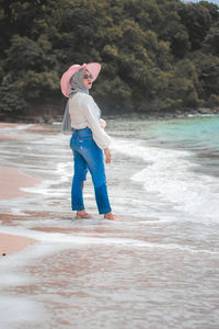 Full length of woman wearing hat