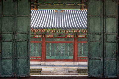 One of the main palace door entrances in changdeok gung palace in seoul, south korea. 