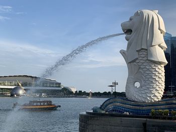 Statue of fountain in front of building