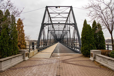 Footbridge against sky