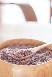 Close-up of brown rice in bowl on table