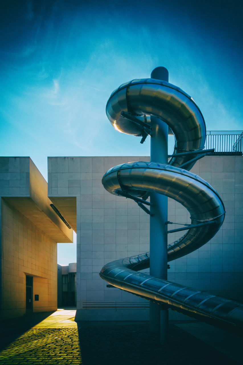 LOW ANGLE VIEW OF ILLUMINATED MODERN BUILDING AGAINST SKY