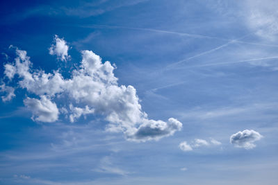 Low angle view of vapor trail in sky