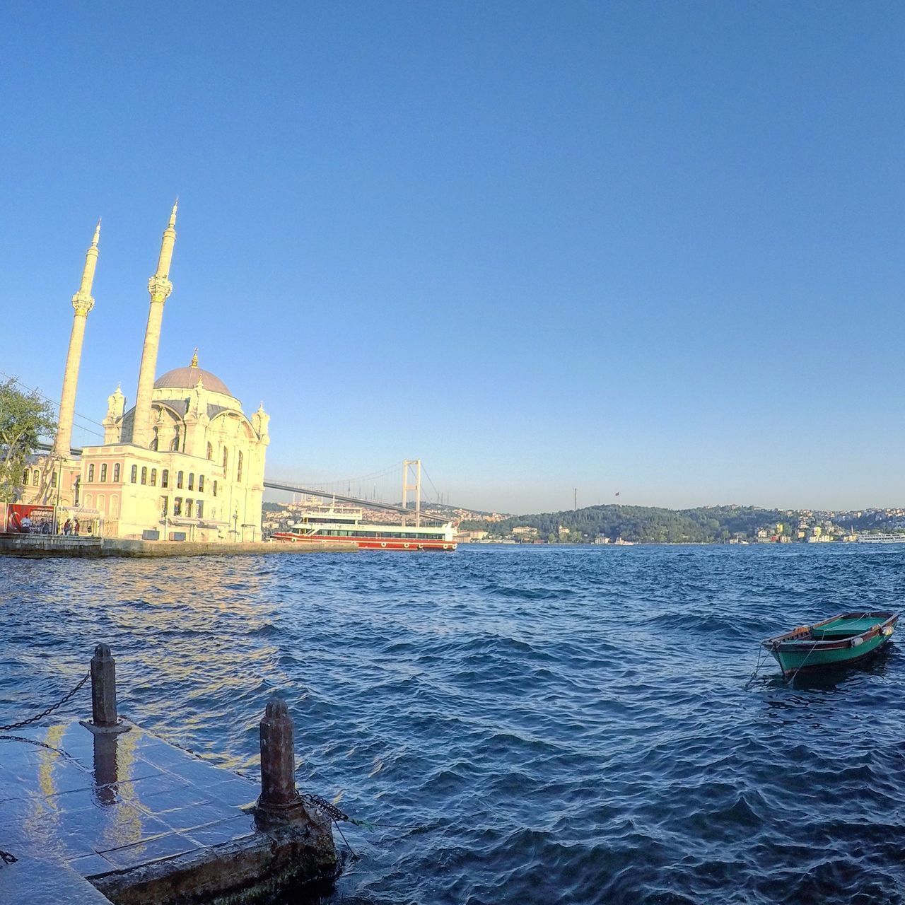 VIEW OF CITY AT WATERFRONT