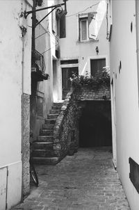 Narrow alley in alley