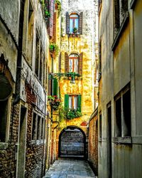 Narrow alley in alley