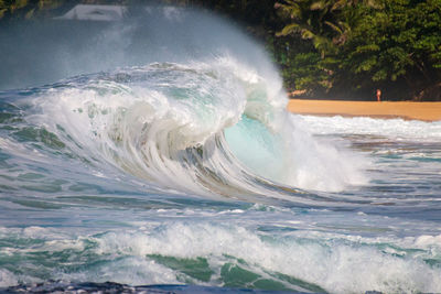 Waves splashing in sea