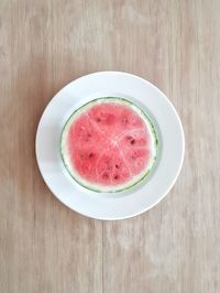 Directly above shot of strawberry slices in bowl on table