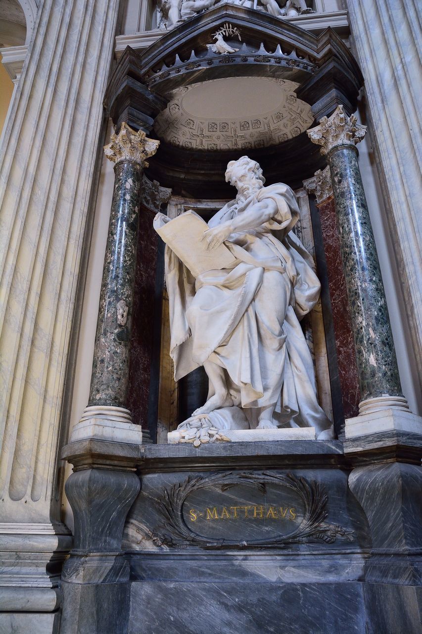 STATUE OF STATUES IN TEMPLE