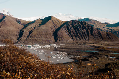 Beautiful autumn view from vatnajökull national park. mountain view