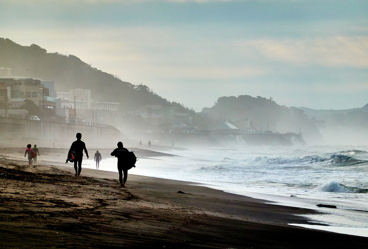 GROUP OF PEOPLE ON BEACH
