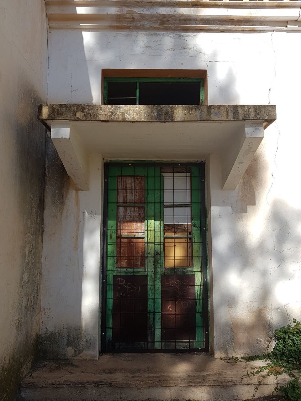 EXTERIOR OF ABANDONED BUILDING