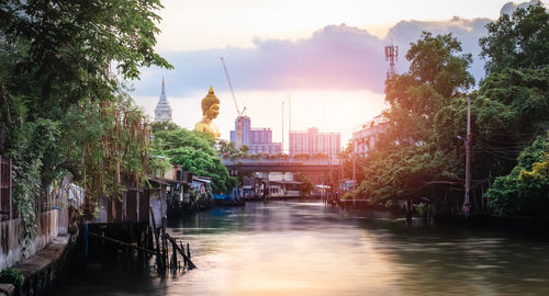 River passing through city buildings