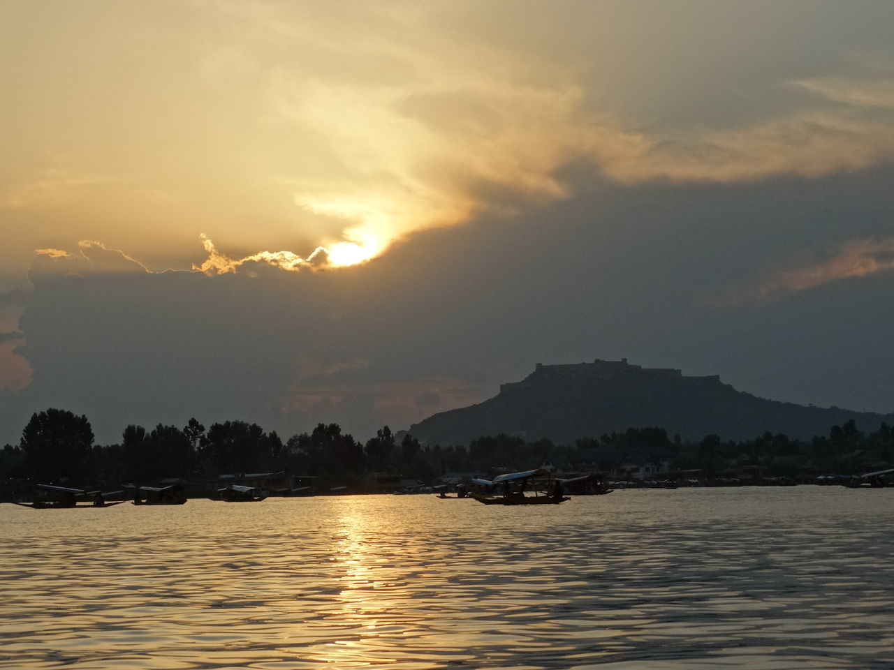 Kashmir dal lake india