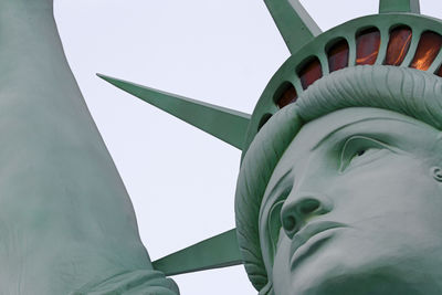 Statue of liberty against sky