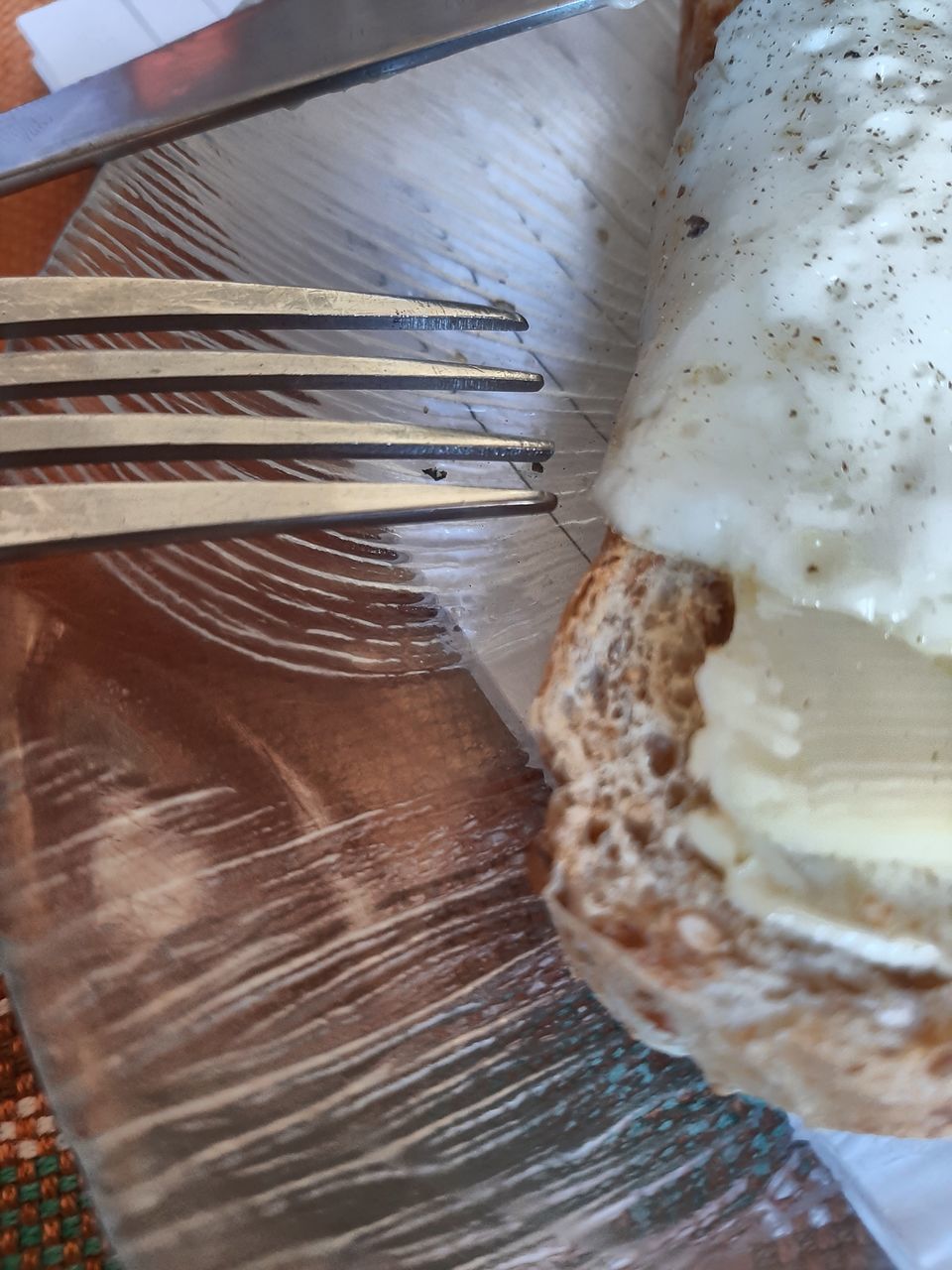 HIGH ANGLE VIEW OF ICE CREAM ON WOODEN TABLE