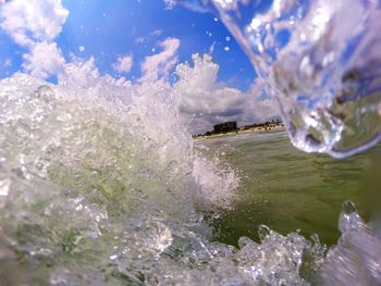 Waves splashing in sea
