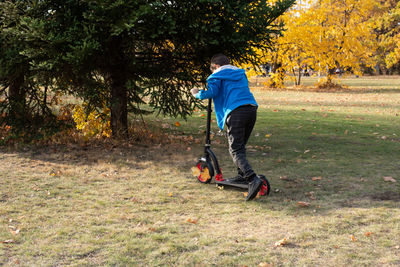 Man riding bicycle in park during autumn