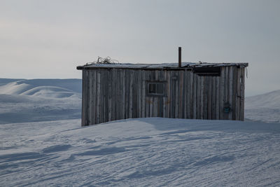 Log cabin at svalbard