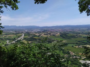 Plana de vic high angle view of trees on landscape against sky