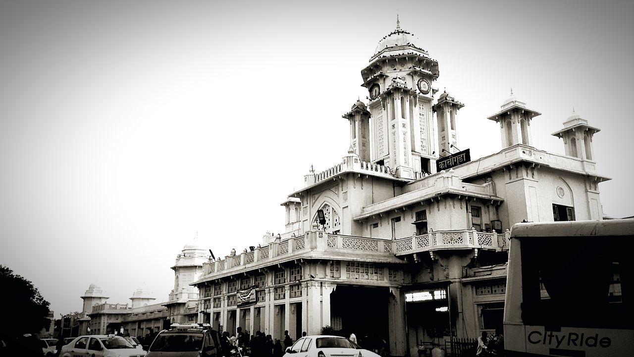 architecture, building exterior, built structure, clear sky, religion, place of worship, spirituality, low angle view, church, travel, travel destinations, car, famous place, history, transportation, copy space, tourism, mode of transport