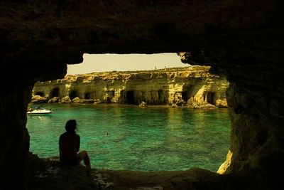 Tourists in front of fort