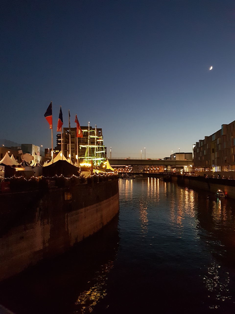 VIEW OF CITY AT WATERFRONT