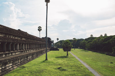 Long view of a temple against sky