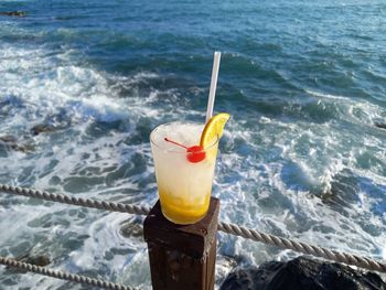 Cocktails that looks at the sea