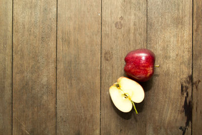 Directly above shot of apples on table