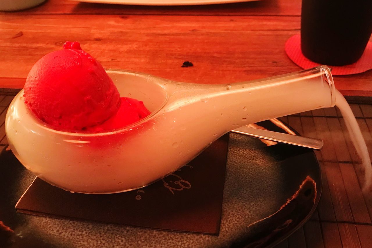 HIGH ANGLE VIEW OF ICE CREAM ON GLASS TABLE