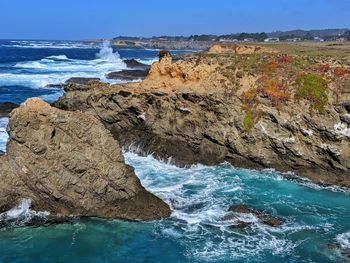 Scenic view of the ocean off pacific coast highway 1 in northern california.