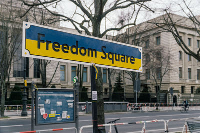 Sign with the inscription freedom square, ukrainian colours blue yellow