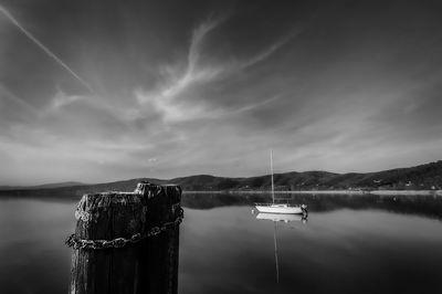 Sailboats in lake against sky