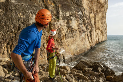 Getting ready to climb in raco del corv cove / luces nocturnas route 6b